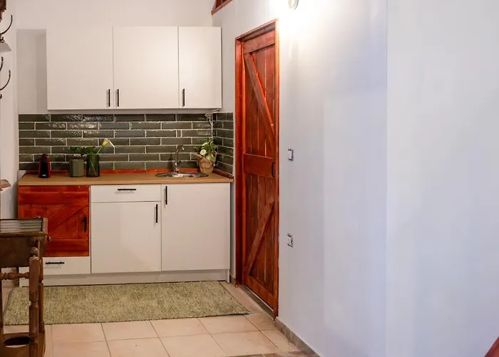 St Nicholas Traditional House Daire *